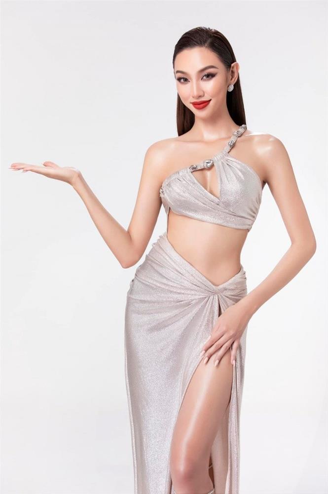 Sexy là thế, Thùy Tiên vẫn mờ nhạt, lép vế toàn tập trước Hoa hậu ngực khủng của Vbiz khi đụng hàng-1