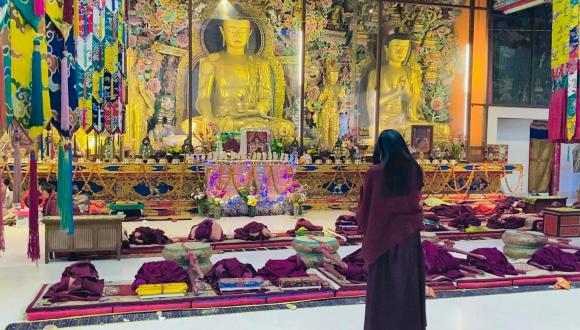 Vợ chồng Thủy Tiên hành hương ở Nepal-2