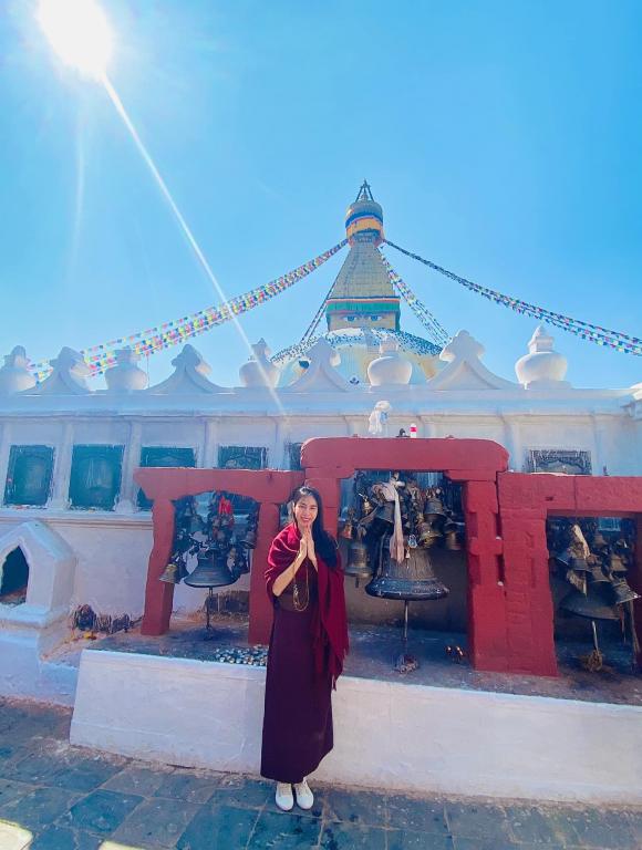 Vợ chồng Thủy Tiên hành hương ở Nepal-3
