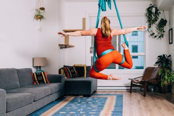 Bé gái 8 tuổi chết trong tư thế treo cổ tự tử, cha mẹ đau đớn nhận ra kẻ giết người thầm lặng mà không một phụ huynh nào nhòm ngó tới-3