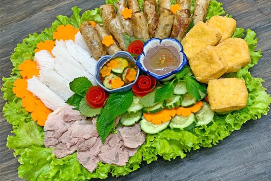 Mách chị em cách làm nem rán giòn rụm, ăn cùng bún đậu thơm ngon hết sẩy!