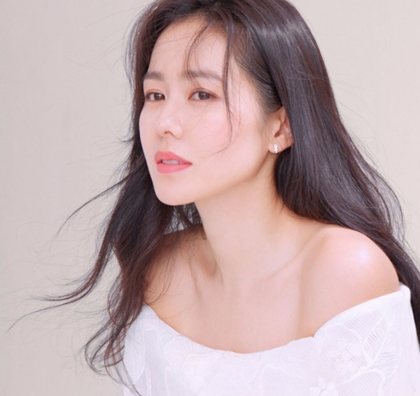 Son Ye Jin đã 40 vẫn trẻ xinh như gái đôi mươi, tuyệt chiêu hack tuổi nhờ cả vào thủ thuật này-1