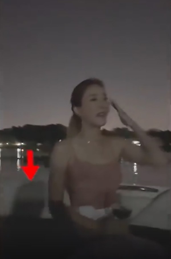 Sau khi nữ diễn viên Chiếc lá cuốn bay qua đời, ngày nào bạn trai cô cũng làm một hành động khiến nhiều người xót xa-8