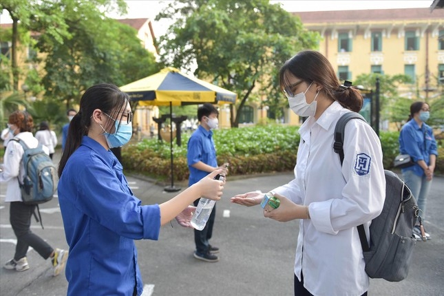 Học sinh lớp 12 rối bời vì học on - off-1