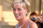 Khoảnh khắc cho thấy sự khác biệt đầy chua chát giữa Công nương Diana và tình địch Camilla trong ngày đính hôn với Thái tử Charles-5