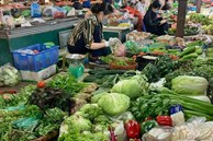 Giá xăng tăng lần thứ 5 chỉ sau 2 tháng đầu năm mới, ra chợ đã thấy nhiều mặt hàng rau củ quả, đồ tươi sống cũng 'leo thang' theo