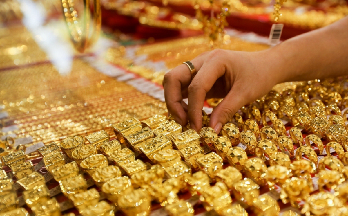 Giá vàng hôm nay 6/3: Lên mốc cao nhất thời đại-2