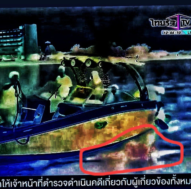 Clip hồng ngoại hé lộ tình trạng thương tâm của nữ diễn viên Chiếc Lá Bay dưới gầm thuyền, cố vươn tay bám vào phao cứu hộ?-1