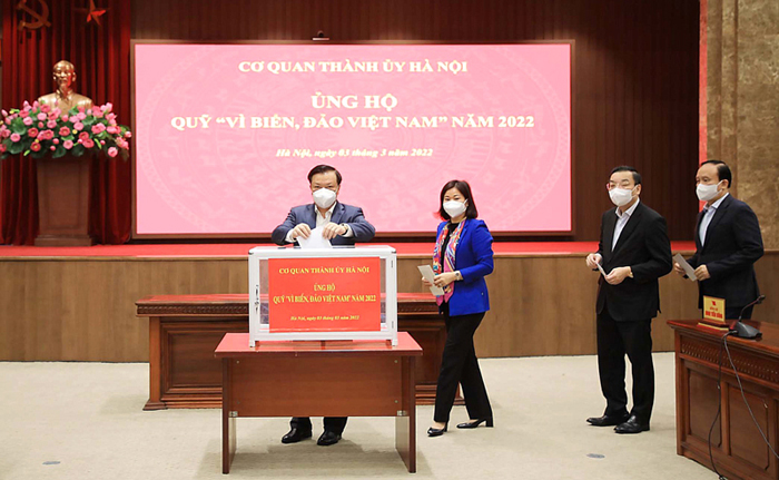 Cơ quan Thành ủy Hà Nội quyên góp ủng hộ Quỹ Vì biển, đảo Việt Nam-1