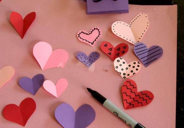 Hướng dẫn bé làm thiệp tặng mẹ ngày 8/3 đơn giản, phù hợp với từng độ tuổi-3