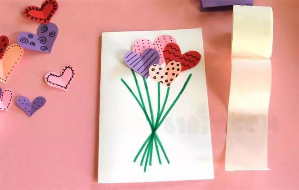 Hướng dẫn bé làm thiệp tặng mẹ ngày 8/3 đơn giản, phù hợp với từng độ tuổi-5