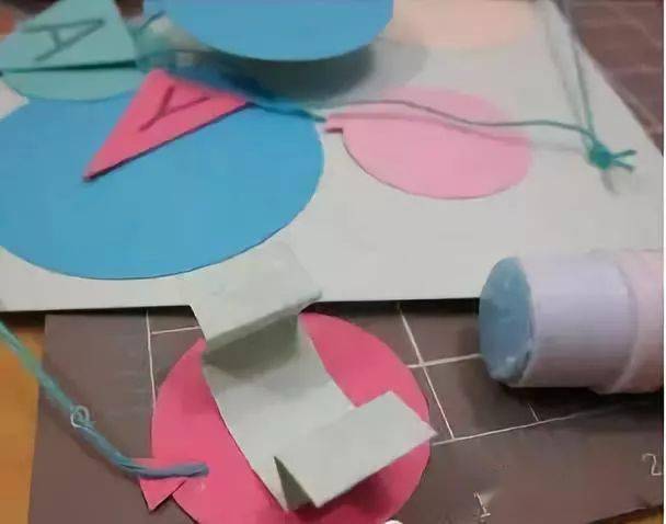 Hướng dẫn bé làm thiệp tặng mẹ ngày 8/3 đơn giản, phù hợp với từng độ tuổi-21