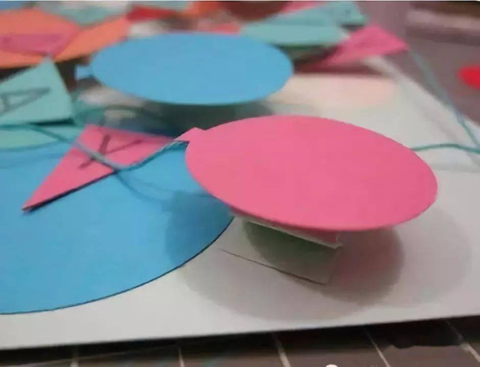 Hướng dẫn bé làm thiệp tặng mẹ ngày 8/3 đơn giản, phù hợp với từng độ tuổi-23