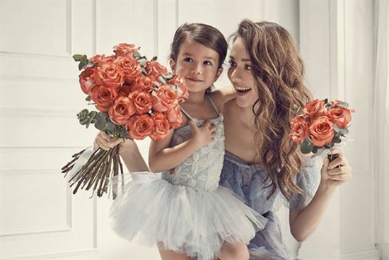 Hướng dẫn bé làm thiệp tặng mẹ ngày 8/3 đơn giản, phù hợp với từng độ tuổi