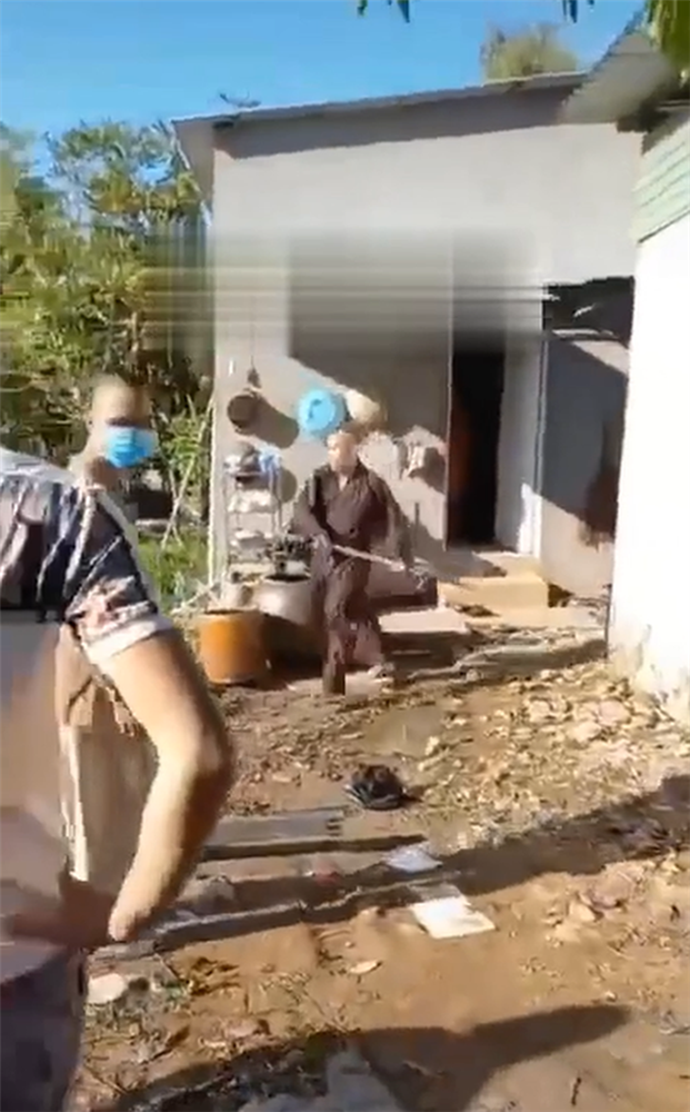 Thực hư clip ông Lê Tùng Vân cầm xà beng, múa võ đập phá nhà vì không tìm thấy Diễm My-4