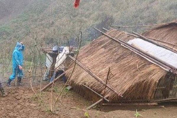 Bé gái 11 tuổi bị người tình của mẹ giở trò đồi bại-2