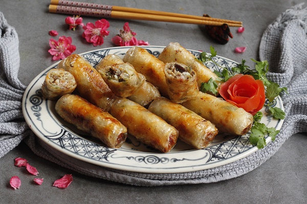 Làm nem rán bằng bánh tráng theo cách này đảm bảo cả nhà thưởng thức là tấm tắc khen ngon hết lời!-2