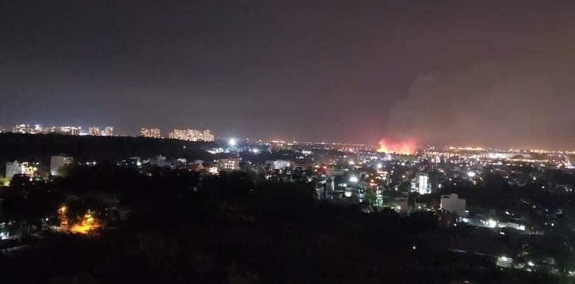 NÓNG: Cháy dữ dội bãi cỏ rộng hàng chục hecta trong khu công nghệ cao Thủ Đức lúc nửa đêm-1