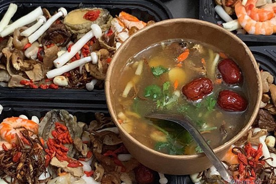 Hụt hơi vì dính F0: Thi nhau mua set bào ngư, đông trùng hạ thảo tẩm bổ