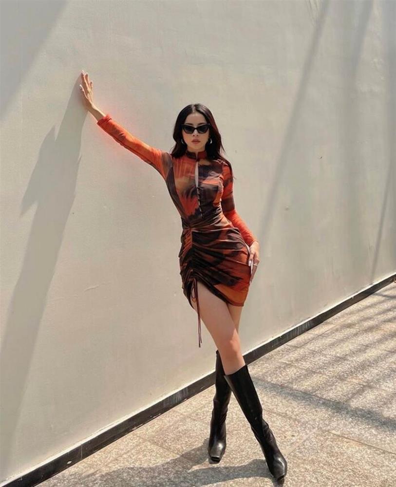 Kể từ ngày enjoy cái moment này, Chi Pu ngày càng chuộng phong cách hở bạo của gái Tây-3