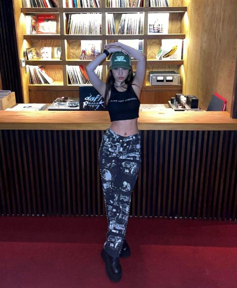 Kể từ ngày enjoy cái moment này, Chi Pu ngày càng chuộng phong cách hở bạo của gái Tây-11