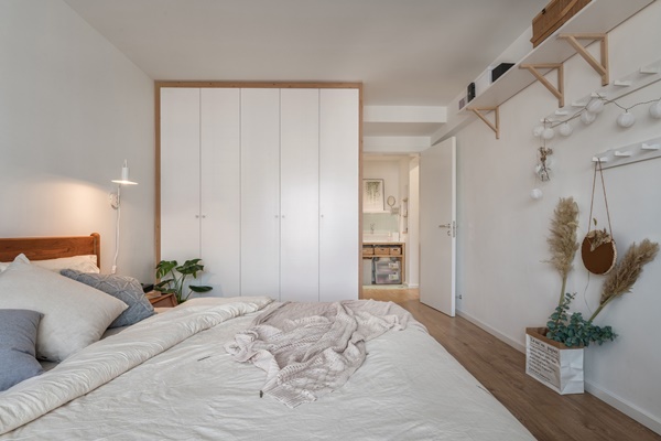 Cặp vợ chồng trẻ thiết kế không gian sống hiện đại với&nbsp;gác xép xinh xắn, đọc sách hay xem phim đều lý tưởng-11