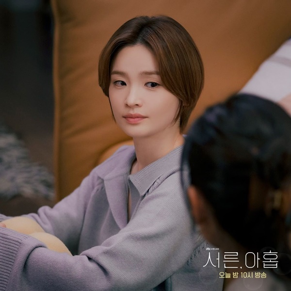 Hội chị đẹp trong phim của Son Ye Jin hack tuổi đỉnh với 3 tips diện đồ hiệu quả với mọi ngưỡng tuổi-4