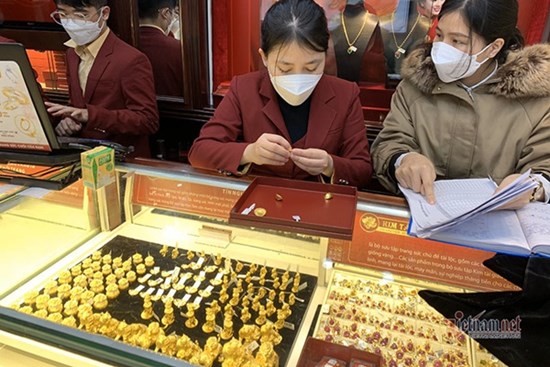 Giá vàng hôm nay 6/3: Lên mốc cao nhất thời đại