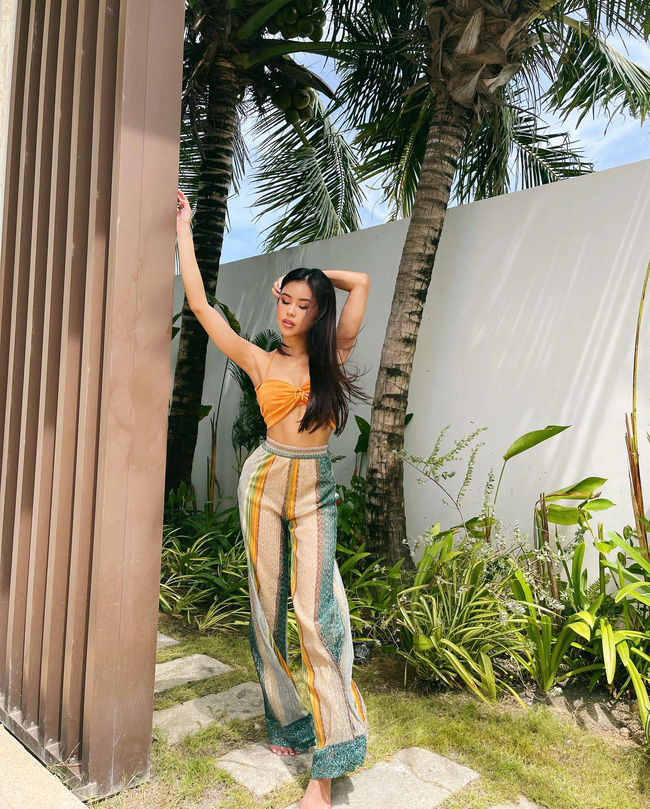 Rich kid Tiên Nguyễn có một kiểu quần bảo bối giúp kéo chân dài như siêu mẫu-1