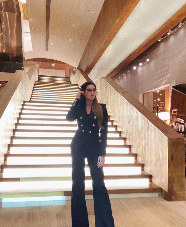 Rich kid Tiên Nguyễn có một kiểu quần bảo bối giúp kéo chân dài như siêu mẫu-5