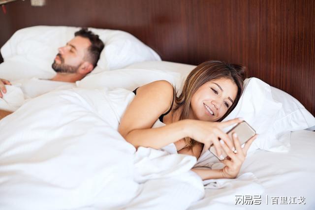 Phụ nữ ngoại tình nghĩ gì khi chung giường với chồng?-2
