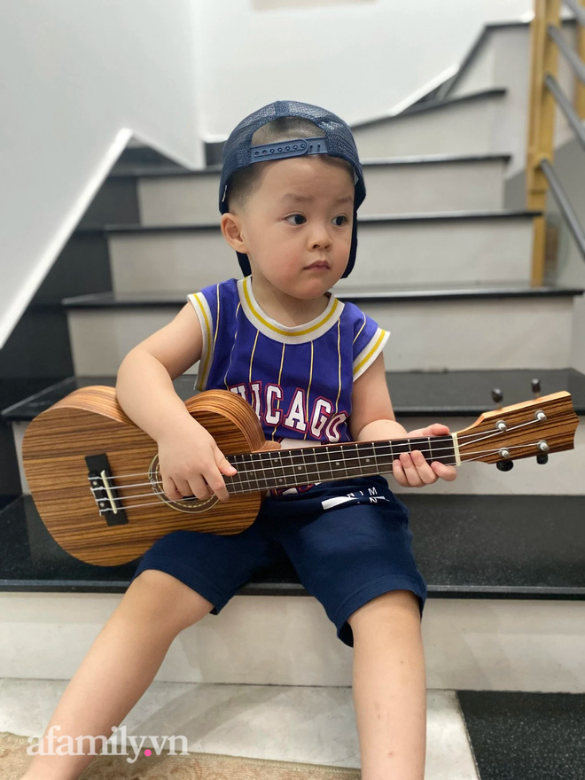 Thanh niên chưa bỏ bỉm đánh trống như dân chuyên, thi thoảng quay sang ăn thìa cháo cho xong bữa-2