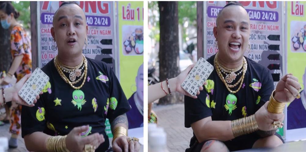 Chủ quán chân gà đeo hơn 50 cây vàng trên người: Khó thở, tay mất cảm giác vẫn thích đeo-1