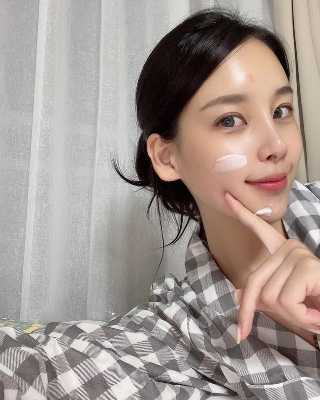 Bác sĩ mách 4 tips dễ như chơi để ngoài 40 da vẫn không nhăn nheo, xập xệ-1