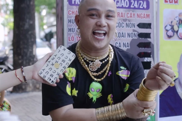 Anh chủ quán đeo 50 lượng vàng: Cũng bất tiện nhưng không dám tháo ra-6