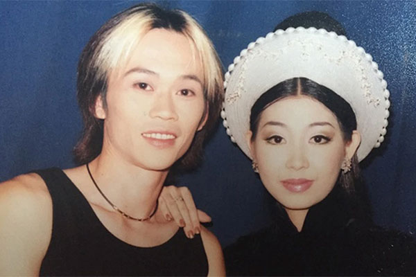 Hình ảnh mới nhất của Hoài Linh: Gầy đen, để râu dài, chăm chỉ làm vườn-6