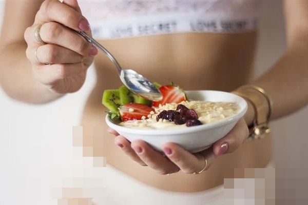 Ngày càng có nhiều người trẻ mắc ung thư đại trực tràng, chuyên gia khuyên ăn 1 chén này mỗi ngày có thể giảm nguy cơ 26%-3