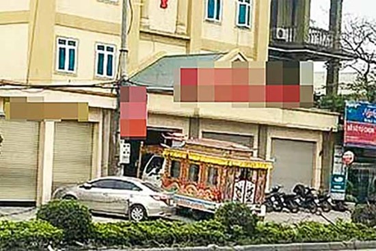 Ngửi mùi xú uế, lễ tân khách sạn mở cửa phát hiện khách đã tử vong từ lâu