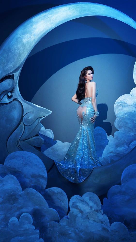 Ngọc Trinh gây phẫn nộ với đầm dạ hội khoét thủng vòng 3-3