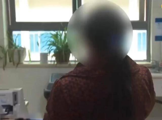 Con trai học bài xong cứ ngồi lẩm bẩm một mình, bố lại gần nghe thử thì tái mặt: Hốt hoảng đưa con đi gặp bác sĩ ngay lập tức-1