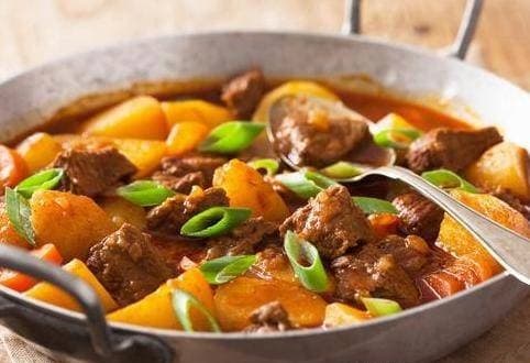 Không cần biết loại thịt nào, càng chần thì thịt càng bẩn? Đầu bếp của khách sạn dạy bạn một mẹo nhỏ, đồ bẩn tự hết-1