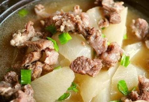 Không cần biết loại thịt nào, càng chần thì thịt càng bẩn? Đầu bếp của khách sạn dạy bạn một mẹo nhỏ, đồ bẩn tự hết-4