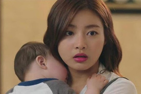 Con ốm nằm viện cả tuần chồng mới vào thăm, lúc chị dâu đưa con vào viện chơi thì run rẩy nghe cháu nói câu này