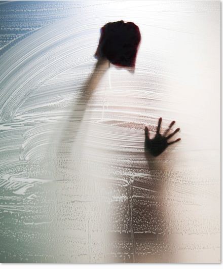 Đừng dùng nước để lau gương, chỉ cần xịt nguyên liệu rẻ bèo này lên, gương sẽ không bị ố vàng-2