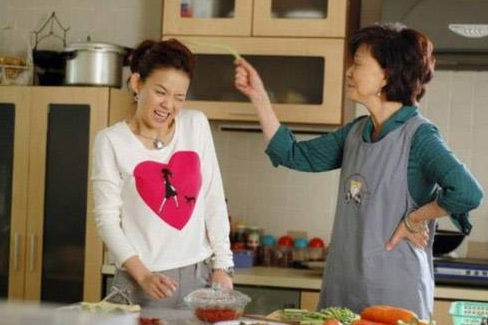 Sau 19 năm ly hôn, mẹ chồng cũ vẫn không ngừng o ép tôi, một ngày cháu nội nói câu này khiến bà phải sượng sùng-1