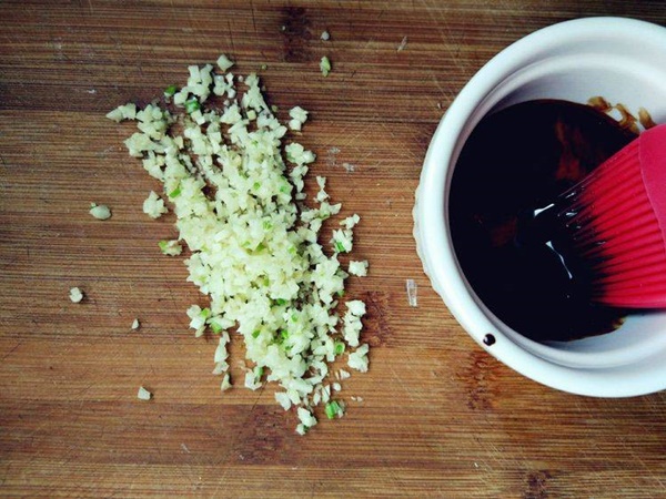 Sườn heo nướng bằng nồi chiên không dầu ăn cực thơm và mùi vị không kém nhà hàng-6