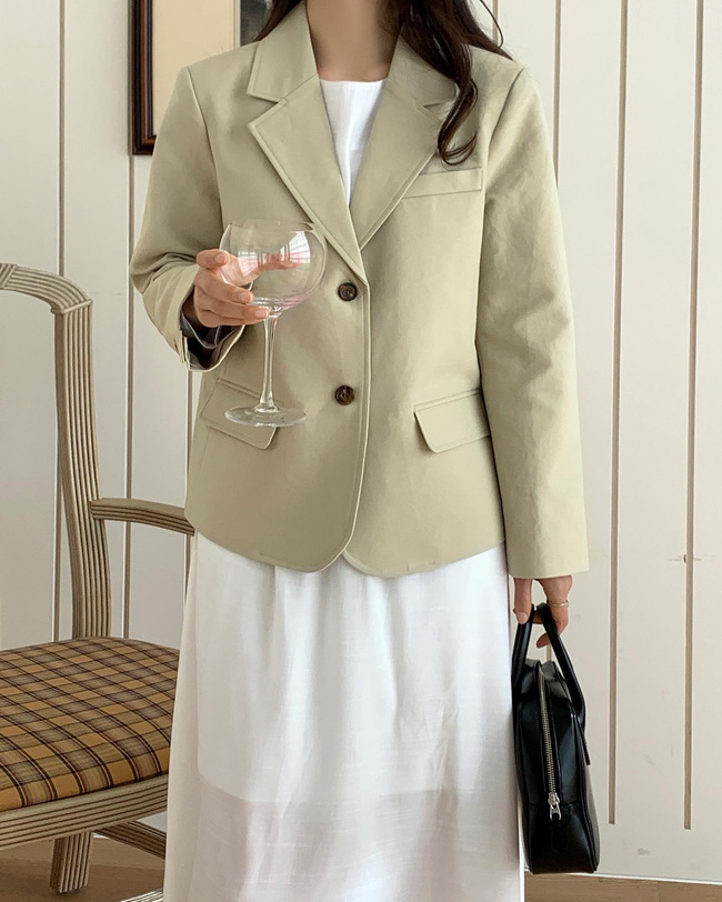 12 cách diện váy + áo khoác cực sang chảnh, yêu kiều để chị em đi hẹn hò 8/3-11