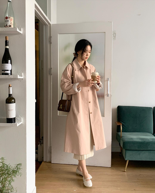 12 cách diện váy + áo khoác cực sang chảnh, yêu kiều để chị em đi hẹn hò 8/3-9