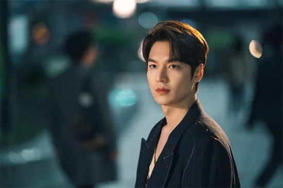 Sốc nặng tin Lee Min Ho ngủ 1 lúc với 4 nữ đại gia, 