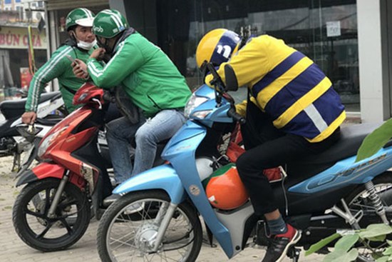 Grab, Be cùng tăng giá, xe ôm, taxi đồng loạt lên cước